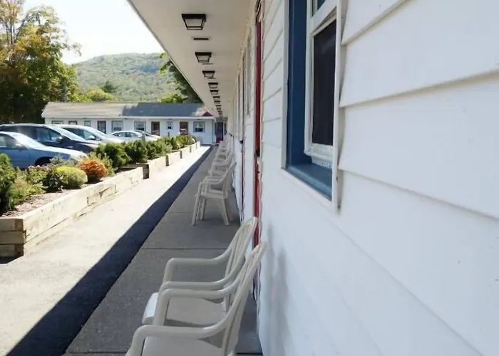 Motel: Monument Mountain Motel